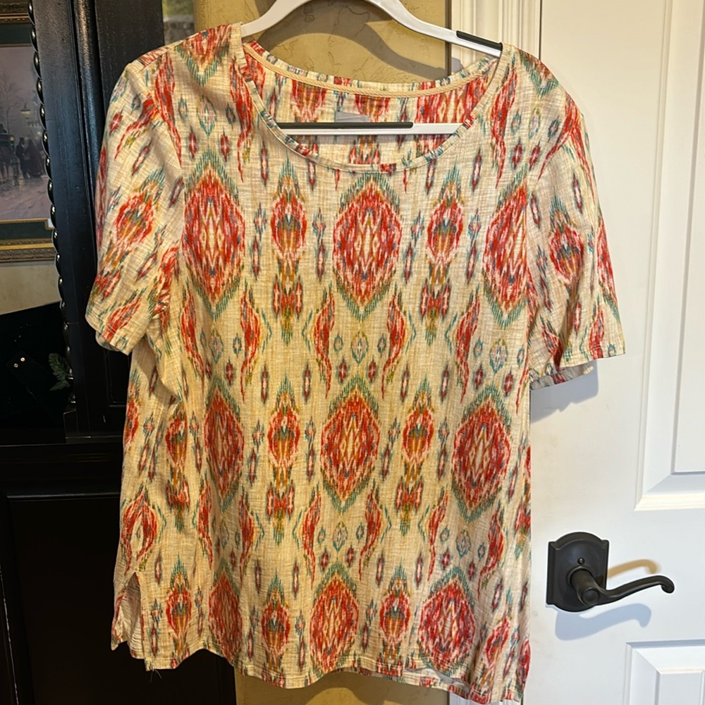 Shirt sleeve TShirt. Chicos size 2 which is 12-14